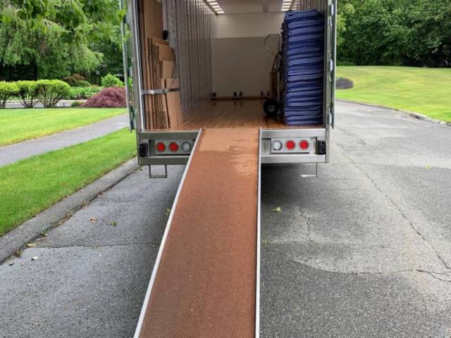 MOVING FROM BOSTON TO GLOUCESTER | STAIRHOPPER MOVERS